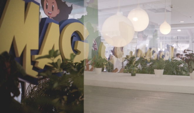 11 The Mag Con, OD Máj